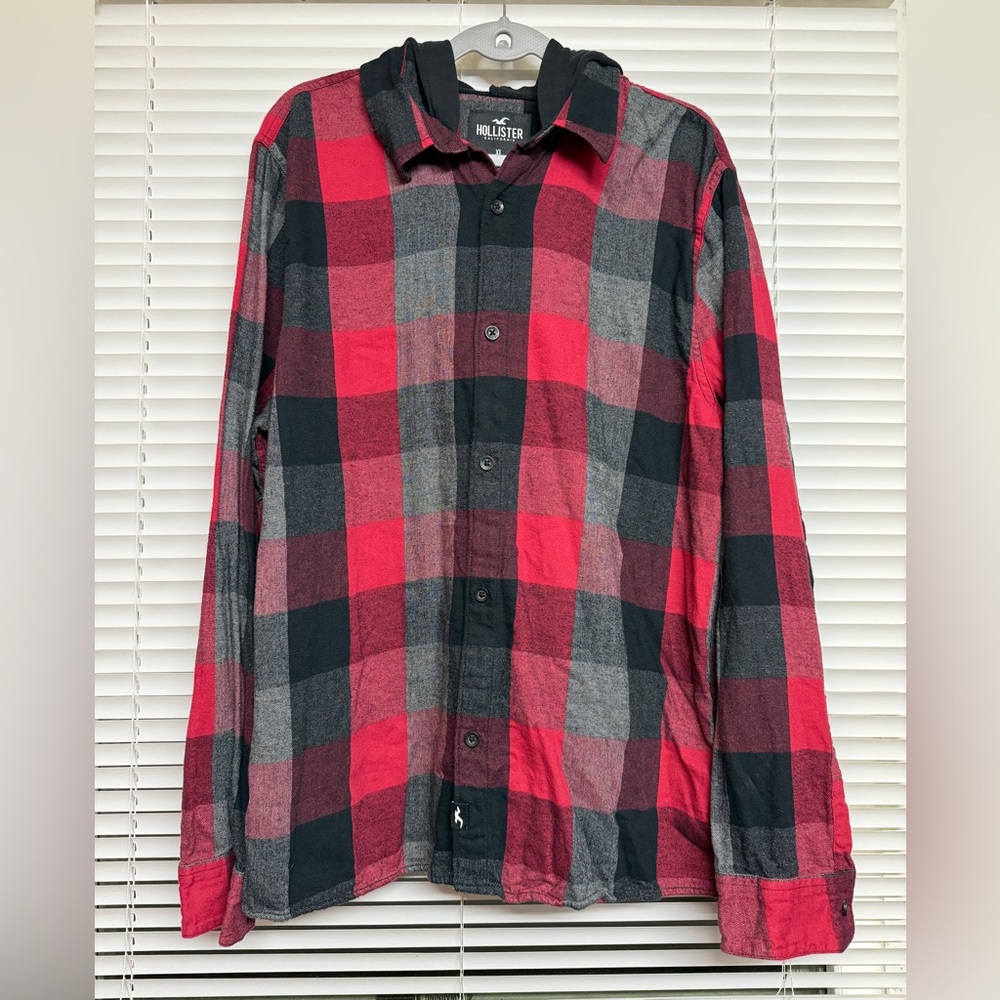 Hollister Embroidered Hoodie Red Black Flannel Fall Warm Cozy Men’s Long Sleeve